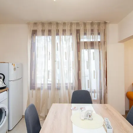 Apartment 2br Flat Close To Sea Garden And Center