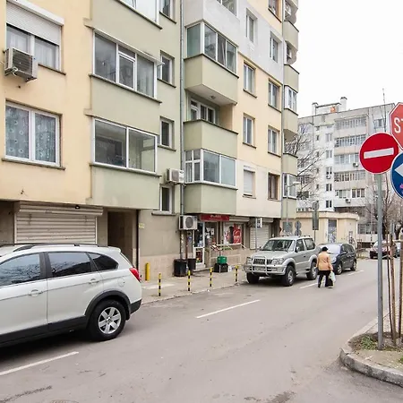 2br Flat Close To Sea Garden And Center Varna